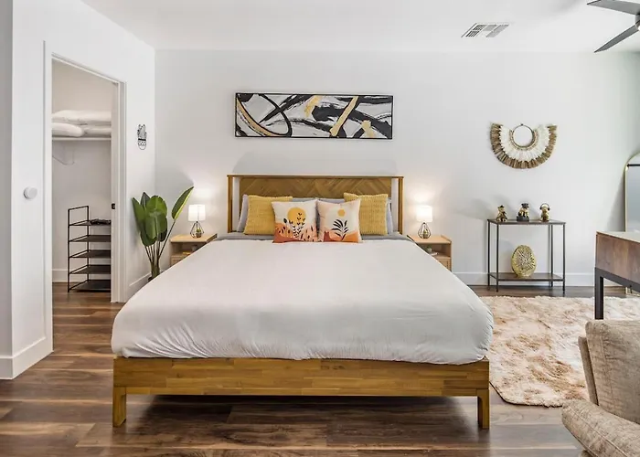 Apartment Escape To Poolside Bohemian Desert King Bed