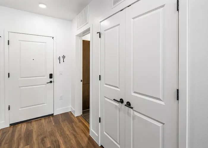 Escape To Poolside Bohemian Desert King Bed Apartment Tempe